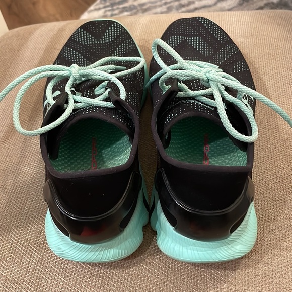 Under Armour Speed Form sneakers. Size 8.5 women’s - Picture 4 of 5